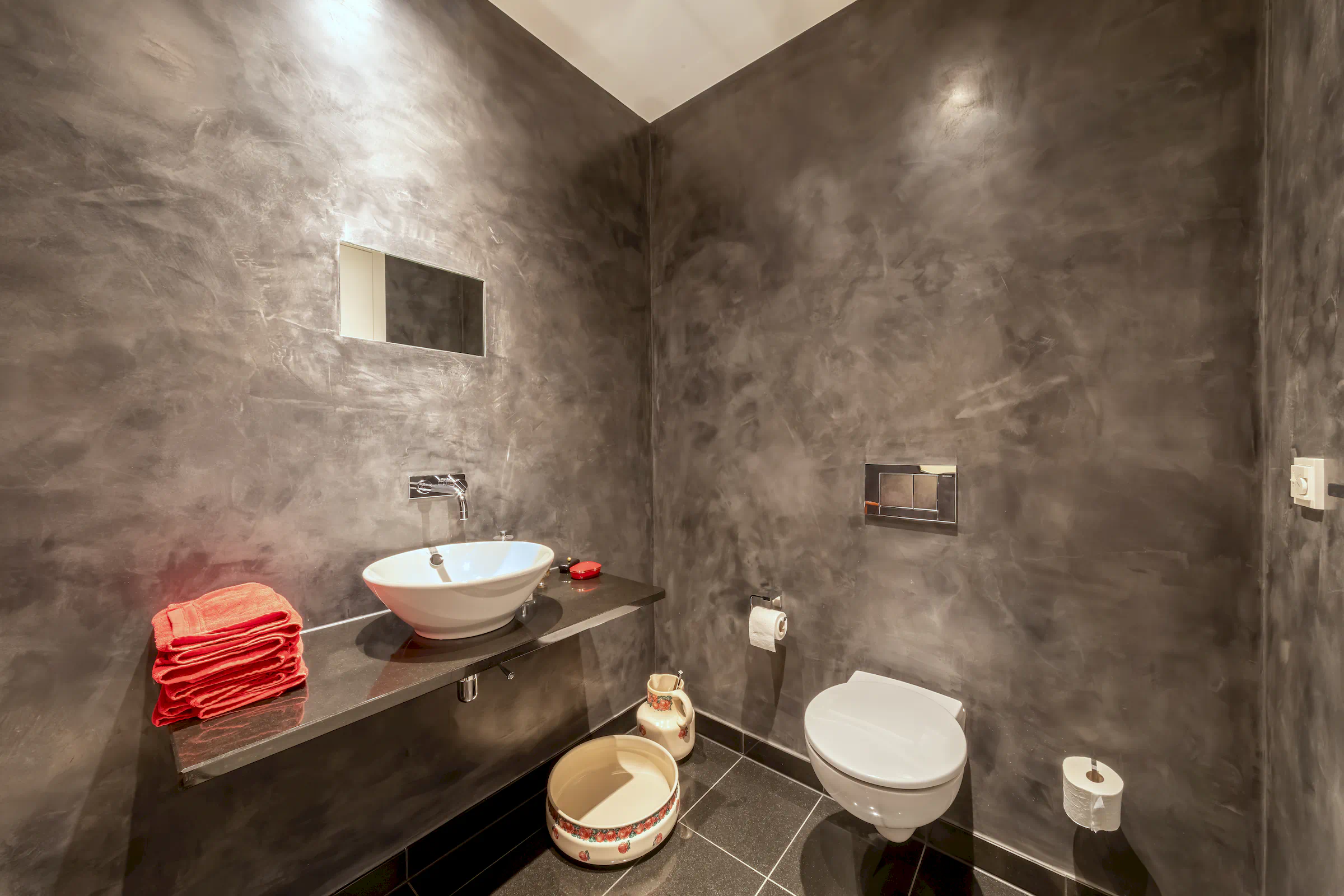 Modernes Gäste-WC mit hochwertiger Ausstattung Villa Wiesbaden